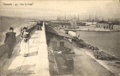 CPA Marseille sur la Jetee 