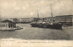 CPA Marseille Paquebot sortant du Bassin de la Joliette 