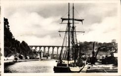 CPA Morlaix Les quais Bateau