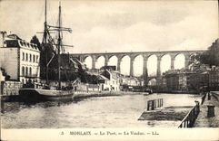 CPA Morlaix Le Port et Le Viaduc Bateau