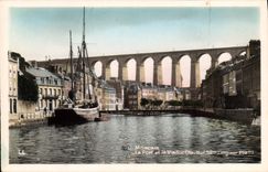 CPA Morlaix Le Port et Le Viaduc Bateau