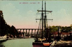 CPA Morlaix Les Quais Bateau
