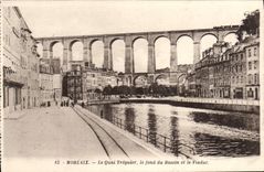 CPA Le Quai Treguier le fond du Bassin et le Viaduc Morlaix