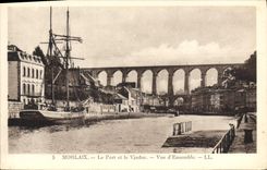 CPA Morlaix Le Port et le Viaduc Vue d'Ensemble Bateau