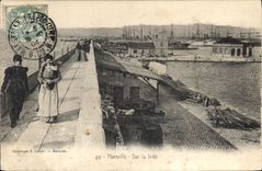 CPA Marseille Sur la Jetee 