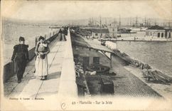CPA Marseille Sur la Jetee 