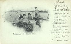 CPA Marseille Sur la Jetee Peche Pecheurs