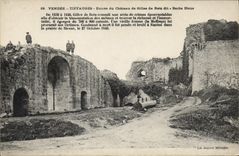 CPA Vendee Tiffauges Entree du Chateau de Gilles de Retz dit Barbe Bleue 