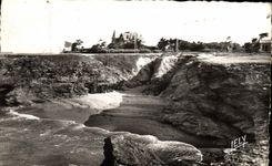 CPA Corniche de Croix de Vie a Sion Vendee chateau Remember face au Trou du Diable 