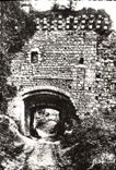 CPA Tiffauges Vendee Ruines du chateau l'entree 