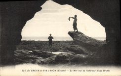 CPA De Coix de Vie a Sion Vendee la Mer vue de l'interieur d'une Grotte 