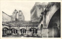 CPA Montmajour Cour du Cloitre Clocher 