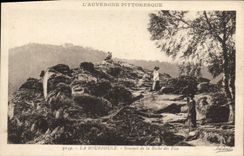 CPA L'Auvergne Pittoresque La Bourboule Summet de la Roche des Fees 