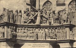 CPA Plougastel Daoulas Facade Est du Calvaire 