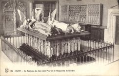 CPA Dijon Le Tombeau de Jean sans Peur et de Marguerite de Baviere 