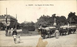 CPA Dijon Les Squares de la place Darcy Caleches Chevaux