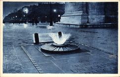 CPA Paris la Nuit La Tombe du Soldat Inconu