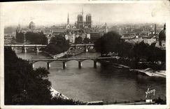 CPA Paris En flanant La Cite Notre Dame et les ponts