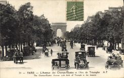 CPA Paris L'Avenue des Champs Elysees et l'Arc de Triomphe Automobile