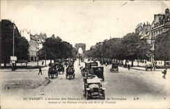 CPA Paris L'Avenue des Champs Elysees