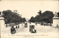 CPA Paris L'Avenue des Champs Elysees et Les Chevaux de Marly