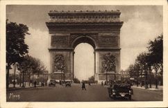 CPA Paris La Place de l'Etoile et l'Arc de Triomphe
