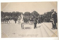 Visite de S M Aphonse XIII a Paris CPA Versailles dans le parc