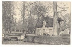 Versailles CPA Parc du petit Trianon Le colombier et son pont