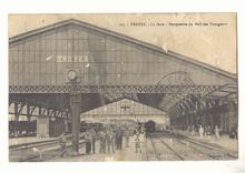 Troyes CPA La gare Perspective du hall des voyageurs