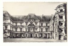 Blois CPA Le chateau cour d'honneur L'aile Gastion d'Orleans et le grand escalier