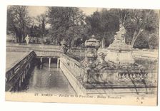 Nimes CPM Jardin de la fontaine Bains romains