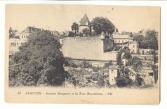 Avallon CPA Anciens remparts et la tour Beurdelaine