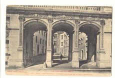 Pau CPA le chateau Entree principale de la cour d'honneur