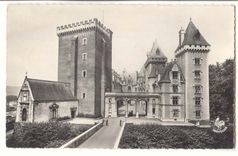 Pau CPM Le chateau Henri IV et sa cour d'honneur