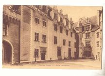 Pau CPA Le chateau Henri IV Cour d'honneur